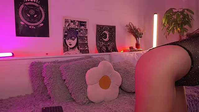 sophieee art online show from 02/26/26, 04:33