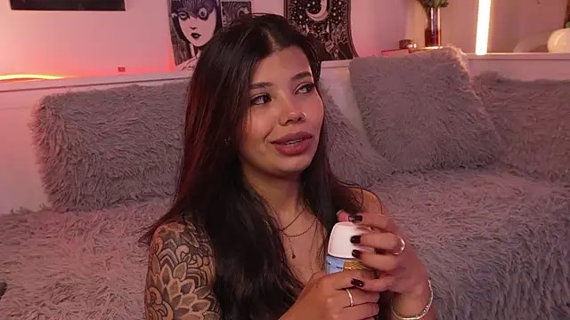 sophieee art online show from 03/09/26, 05:55