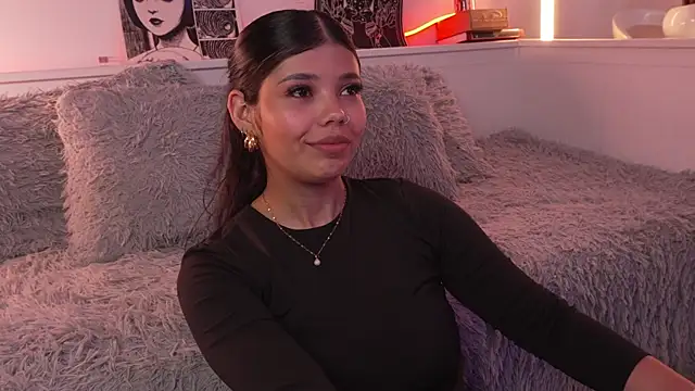 sophieee art online show from 04/20/26, 06:53