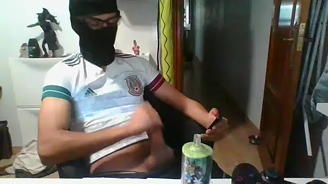 Snapshot of mexboy_13 chatting on 03/04/26, 12:11 mexboy 13 online show from 03/04/26, 12:11