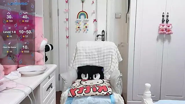 Snapshot of Ya-Ya- chatting on 11/10/25, 10:36 Ya-Ya- online show from 11/10/25, 10:36