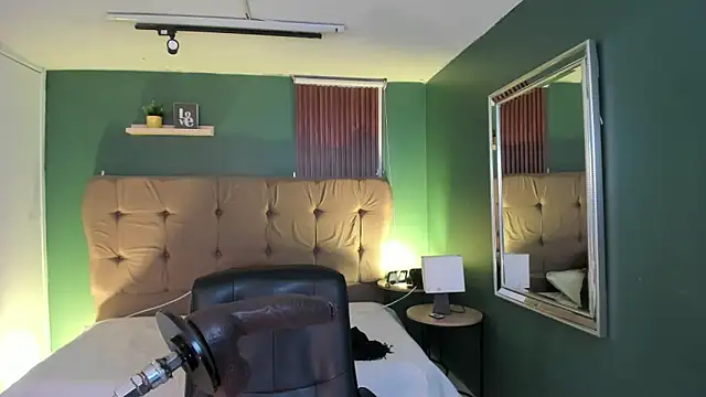 Micki   online show from 12/22/25, 11:18