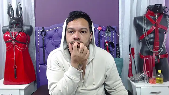 Snapshot of Stevens_db chatting on 11/11/25, 08:42 Stevens db online show from 11/11/25, 08:42