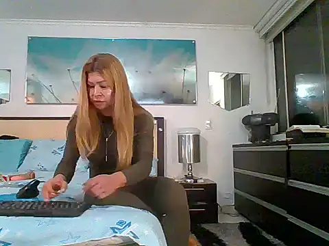 Mirianzapata 1 online show from 10/31/25, 06:47