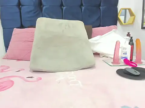 candy big tits18 online show from 10/22/25, 12:00