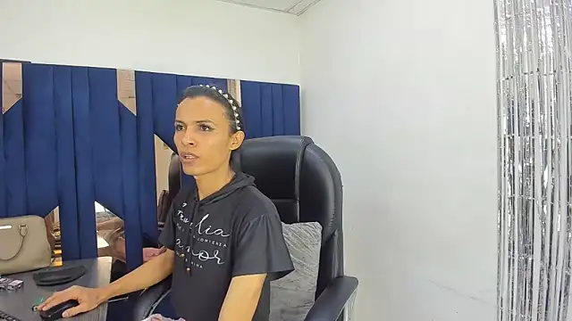 Aisha hotts777 online show from 05/24/26, 06:57
