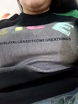 Snapshot of _Babyrose_ chatting on 11/17/25, 03:40 Babyrose online show from 11/17/25, 03:40