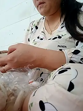 Snapshot of _Babyrose_ chatting on 12/15/25, 03:00 Babyrose online show from 12/15/25, 03:00