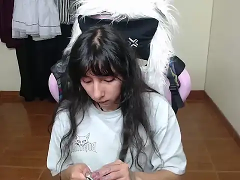 ScarlettShirahoshi online show from 12/18/25, 11:33