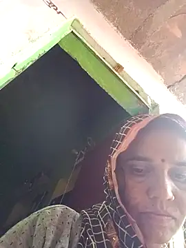 Snapshot of Pinky12A chatting on 10/31/25, 04:57 Pinky12A online show from 10/31/25, 04:57