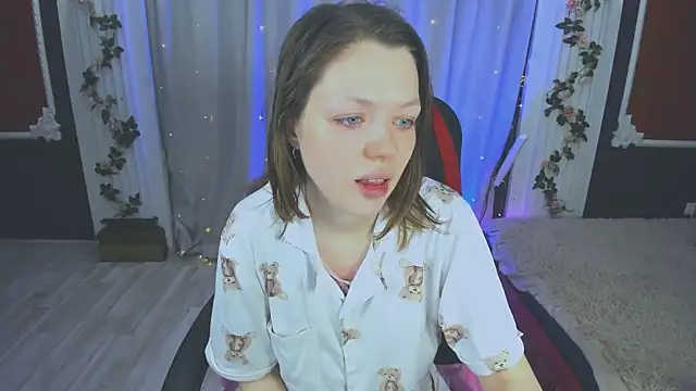 Lunar Lily online show from 10/08/25, 05:49