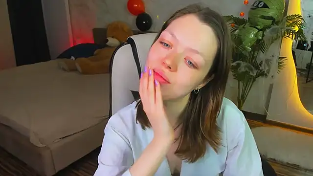 Lunar Lily online show from 11/03/25, 05:31