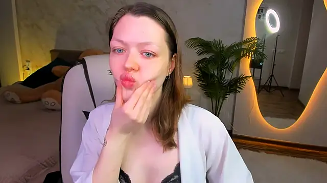 Lunar Lily online show from 12/01/25, 05:34