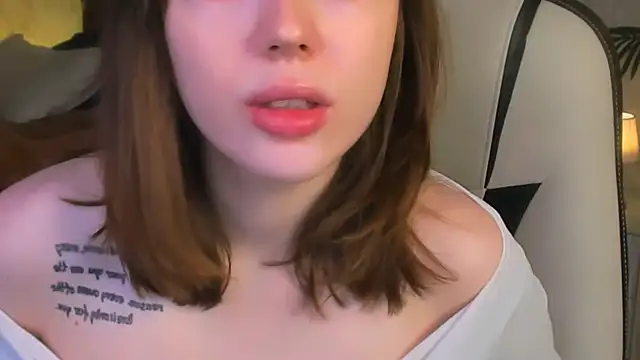 Lunar Lily online show from 12/20/25, 05:47