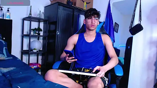 Snapshot of Gael_Jones chatting on 10/09/25, 02:15 Gael Jones online show from 10/09/25, 02:15