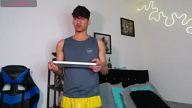 Snapshot of Gael_Jones chatting on 10/24/25, 04:53 Gael Jones online show from 10/24/25, 04:53