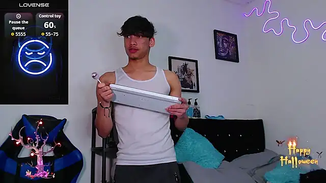 Snapshot of Gael_Jones chatting on 10/27/25, 05:44 Gael Jones online show from 10/27/25, 05:44