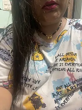 Snapshot of indian-hotmilfs chatting on 09/28/25, 12:32 indian-hotmilfs online show from 09/28/25, 12:32