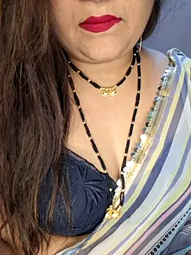 Snapshot of indian-hotmilfs chatting on 10/11/25, 06:06 indian-hotmilfs online show from 10/11/25, 06:06