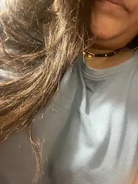 Snapshot of indian-hotmilfs chatting on 10/31/25, 01:45 indian-hotmilfs online show from 10/31/25, 01:45