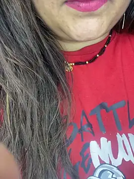 Snapshot of indian-hotmilfs chatting on 11/19/25, 01:44 indian-hotmilfs online show from 11/19/25, 01:44