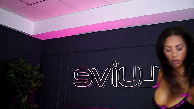 Snapshot of SiennaRuh chatting on 09/14/25, 06:56 SiennaRuh online show from 09/14/25, 06:56