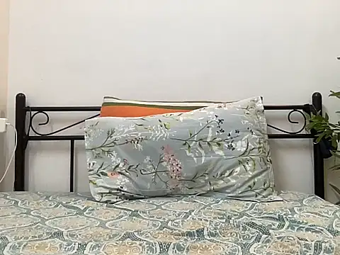 Snapshot of LucytheDevilQueen chatting on 10/08/25, 02:09 LucytheDevilQueen online show from 10/08/25, 02:09