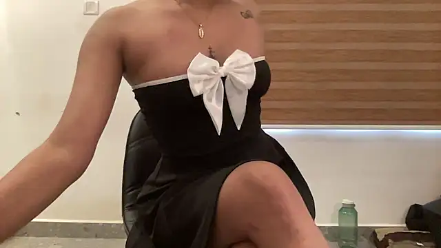 Snapshot of LucytheDevilQueen chatting on 11/30/25, 02:59 LucytheDevilQueen online show from 11/30/25, 02:59