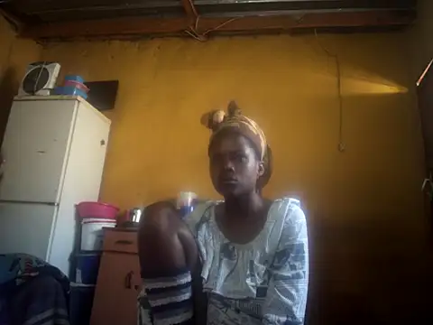 Caramelchick01 online show from 10/03/25, 07:05