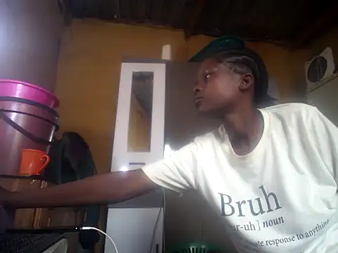 Caramelchick01 online show from 10/29/25, 06:15