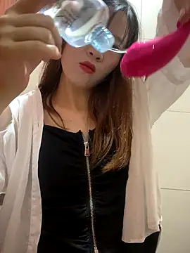 Snapshot of littleqiu chatting on 09/11/25, 11:54 littleqiu online show from 09/11/25, 11:54