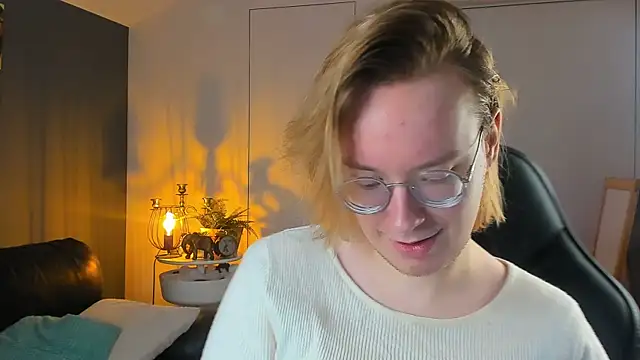 Snapshot of Amanda_Butlerr chatting on 10/18/25, 10:05 Amanda Butlerr online show from 10/18/25, 10:05