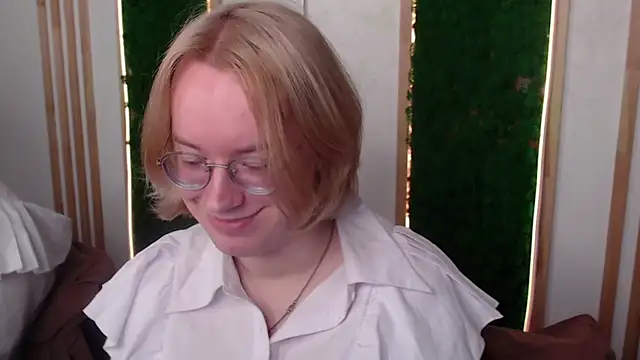 Amanda Butlerr online show from 06/18/26, 12:09