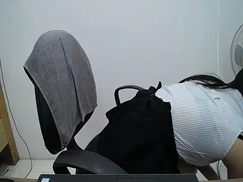  Lady- online show from 04/14/26, 07:53