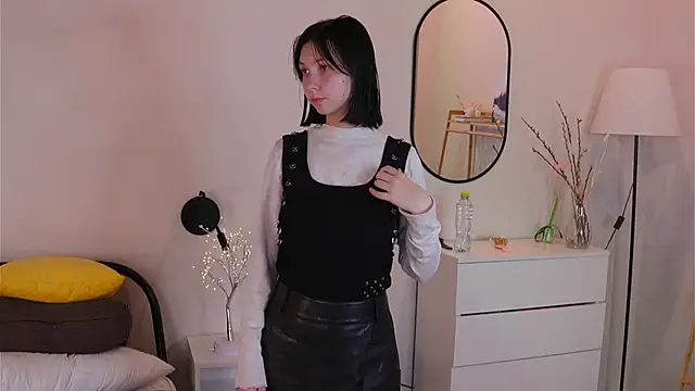 SuzanneHowse online show from 11/22/25, 07:40