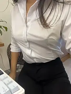 Snapshot of bunny_b4nny chatting on 11/21/25, 06:01 bunny b4nny online show from 11/21/25, 06:01