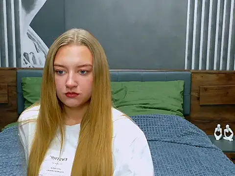 Snapshot of DarcyWilsy chatting on 10/14/25, 11:16 DarcyWilsy online show from 10/14/25, 11:16