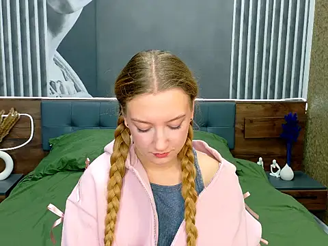 Snapshot of DarcyWilsy chatting on 11/06/25, 05:25 DarcyWilsy online show from 11/06/25, 05:25