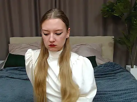 Snapshot of DarcyWilsy chatting on 11/09/25, 07:01 DarcyWilsy online show from 11/09/25, 07:01