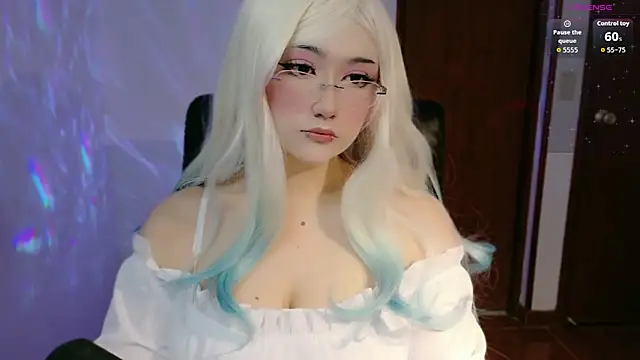 Snapshot of Livelle69 chatting on 11/09/25, 03:05 Livelle69 online show from 11/09/25, 03:05