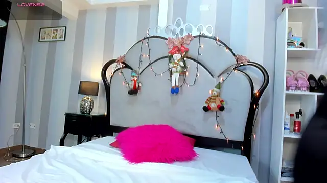 MiaAmore  online show from 12/17/25, 03:29