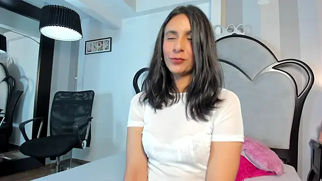 Snapshot of MiaAmore_ chatting on 06/19/26, 04:44 MiaAmore online show from 06/19/26, 04:44
