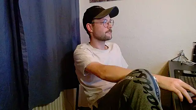 Snapshot of ChefDeLust chatting on 10/20/25, 05:02 ChefDeLust online show from 10/20/25, 05:02