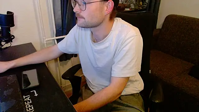 Snapshot of ChefDeLust chatting on 11/05/25, 05:46 ChefDeLust online show from 11/05/25, 05:46