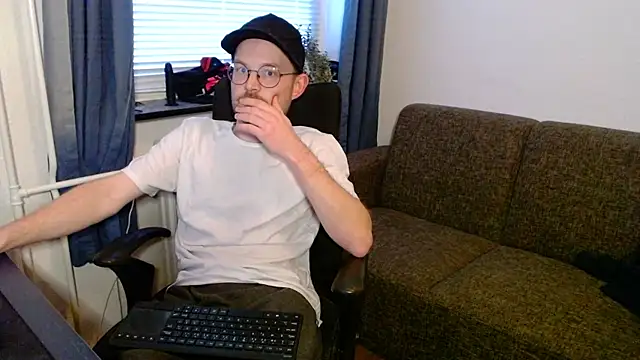 Snapshot of ChefDeLust chatting on 11/10/25, 03:00 ChefDeLust online show from 11/10/25, 03:00