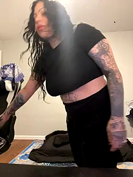 Snapshot of chicanachic13 chatting on 09/23/25, 02:25 chicanachic13 online show from 09/23/25, 02:25