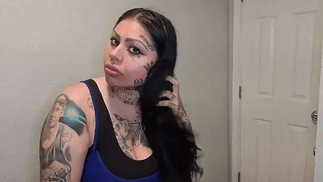 Snapshot of chicanachic13 chatting on 11/29/25, 02:25 chicanachic13 online show from 11/29/25, 02:25