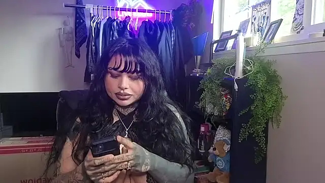chicanachic13 online show from 05/16/26, 09:35
