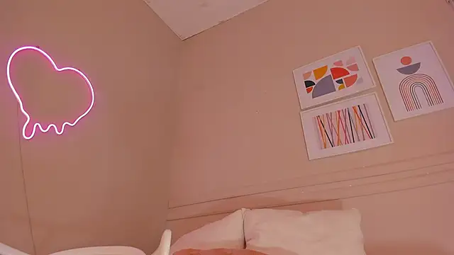 Snapshot of _aleja_x chatting on 09/15/25, 11:43 aleja x online show from 09/15/25, 11:43