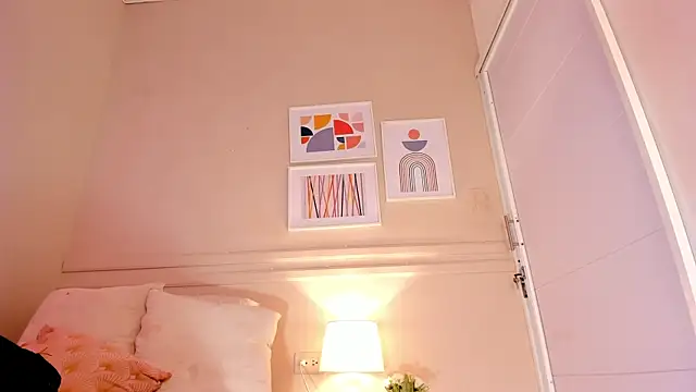 Snapshot of _aleja_x chatting on 10/06/25, 02:47 aleja x online show from 10/06/25, 02:47